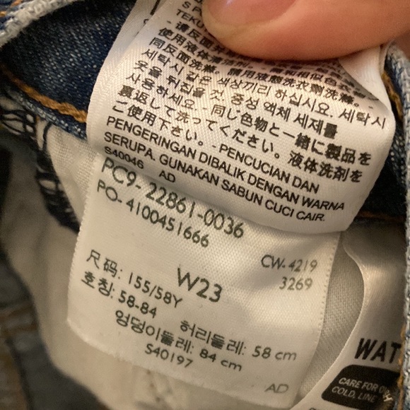 Levi’s wedgie fit in ‘shut up’ (size 23) - Picture 6 of 6